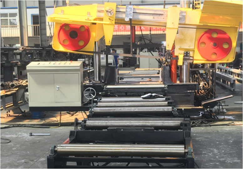 Ленточная пила по металлу с полотном из быстрорежущей стали