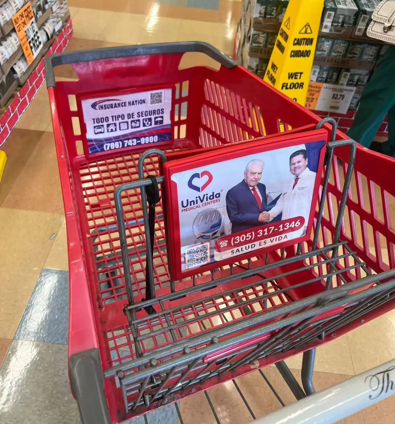 Red Color Cart Advertising Snap Frames on American Supermarket Plastic Shopping Carts