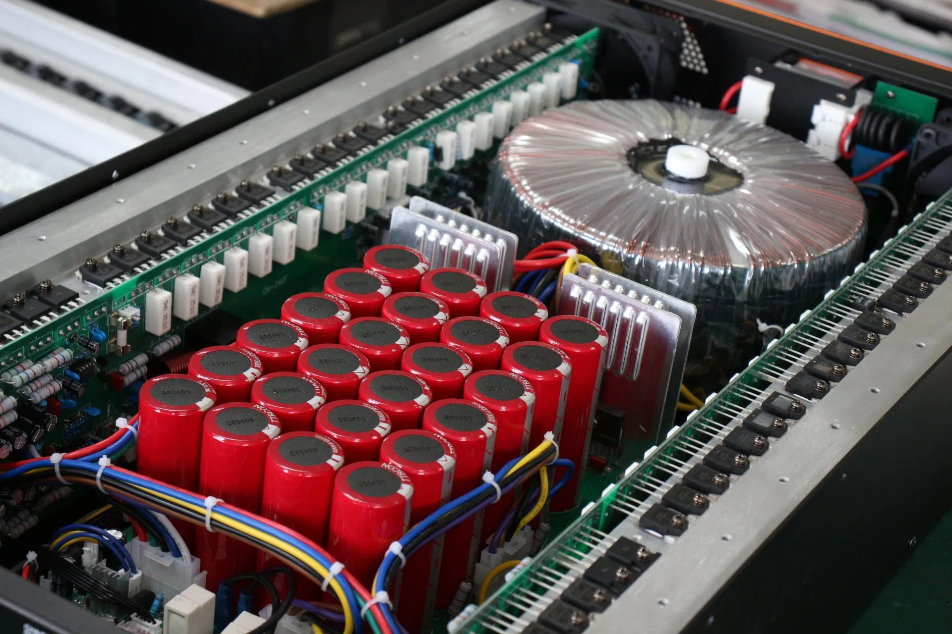 Усилитель мощности Xiy 2x2500W для профессионального звука