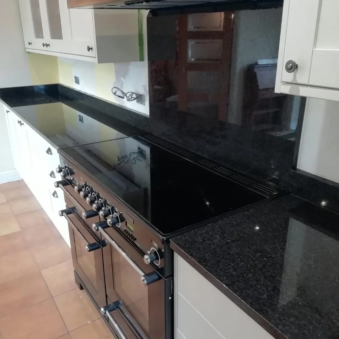 Galaxy Black Granite Countertop for Kitchen/Bathroom Granite Countertop Manufacturer/Supplier/Fabricator