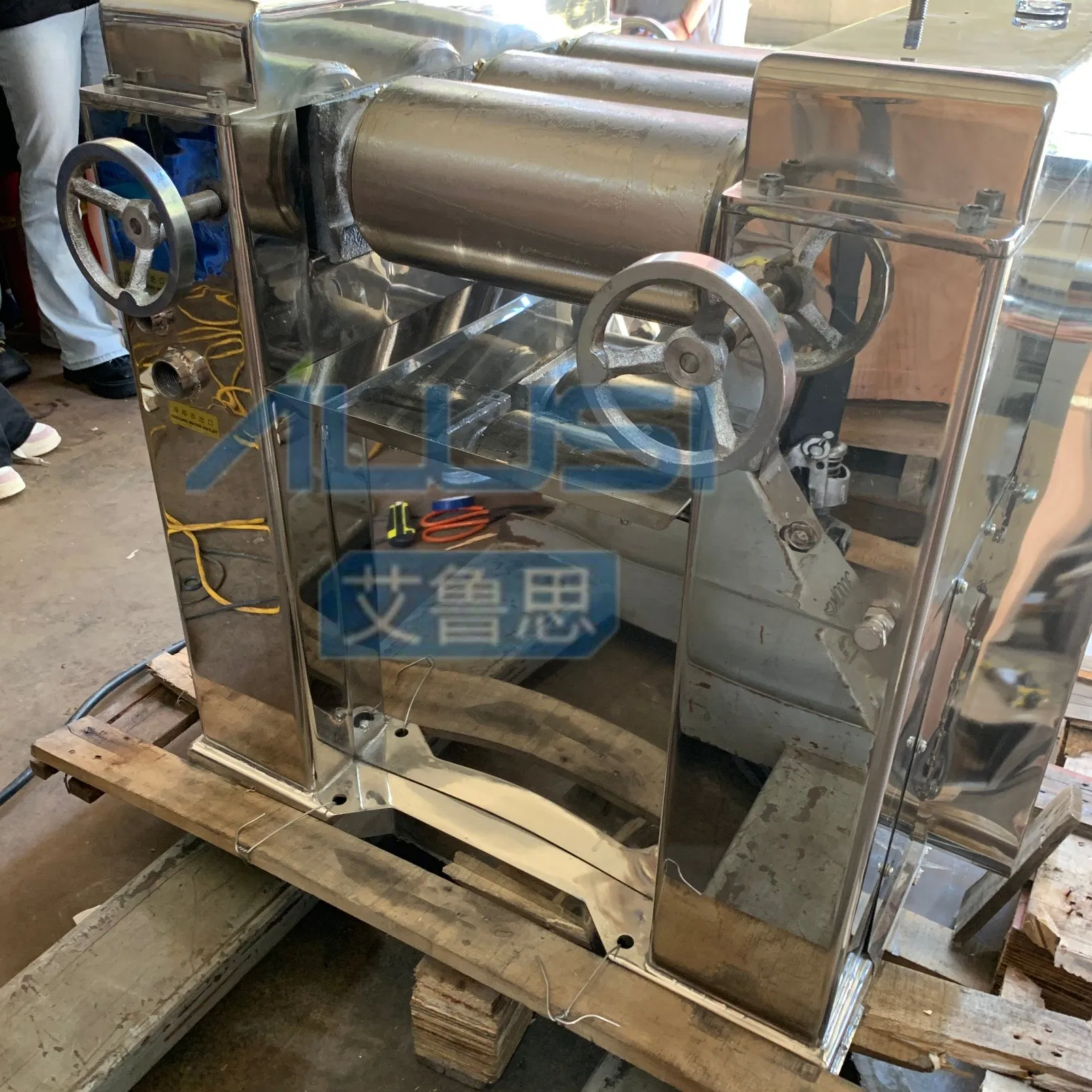 Лабораторная трехвалковая мельница S65/150 Cosmati