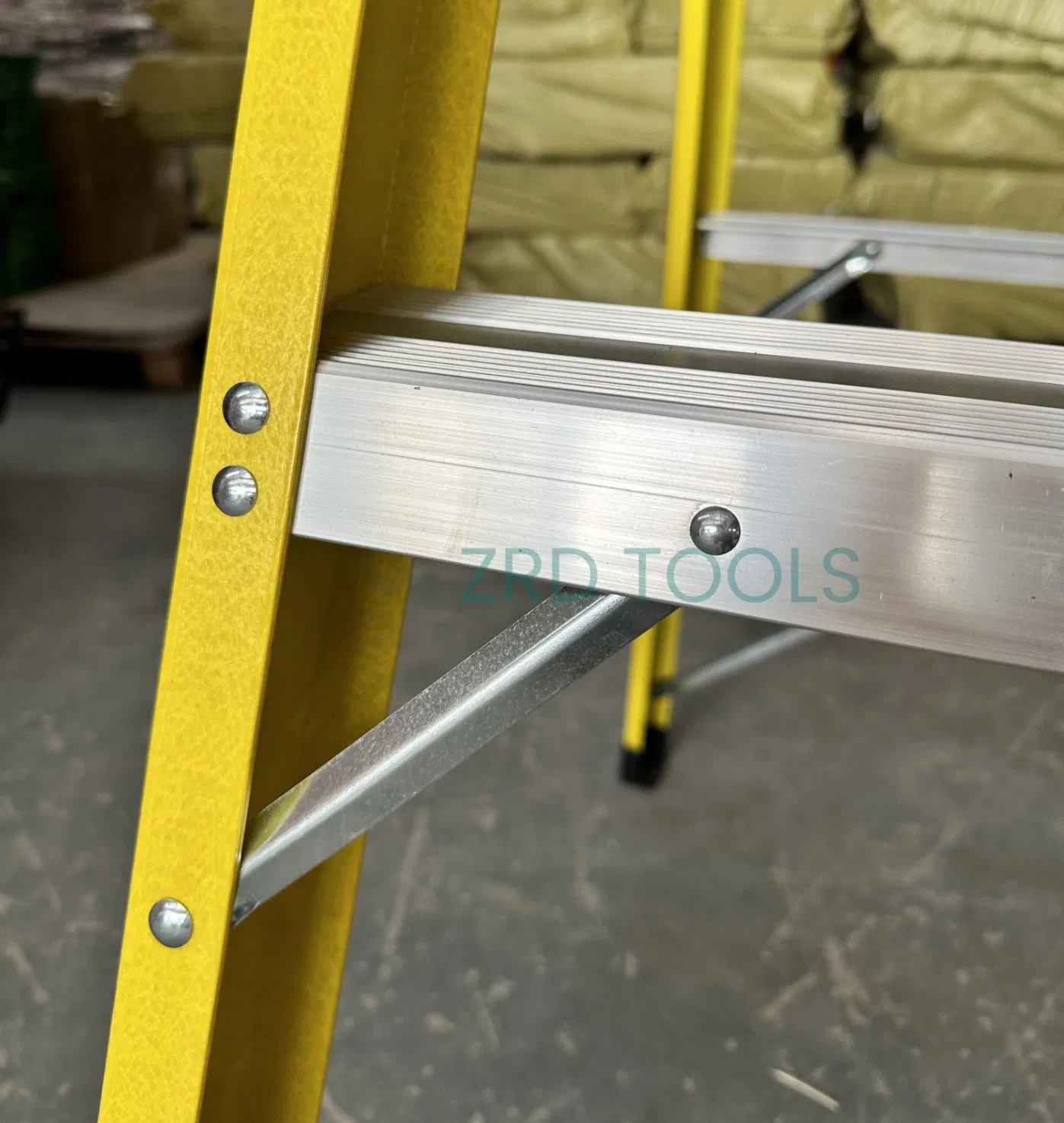 Top Quality Fibreglass Ladder on Sell at Lowest Price