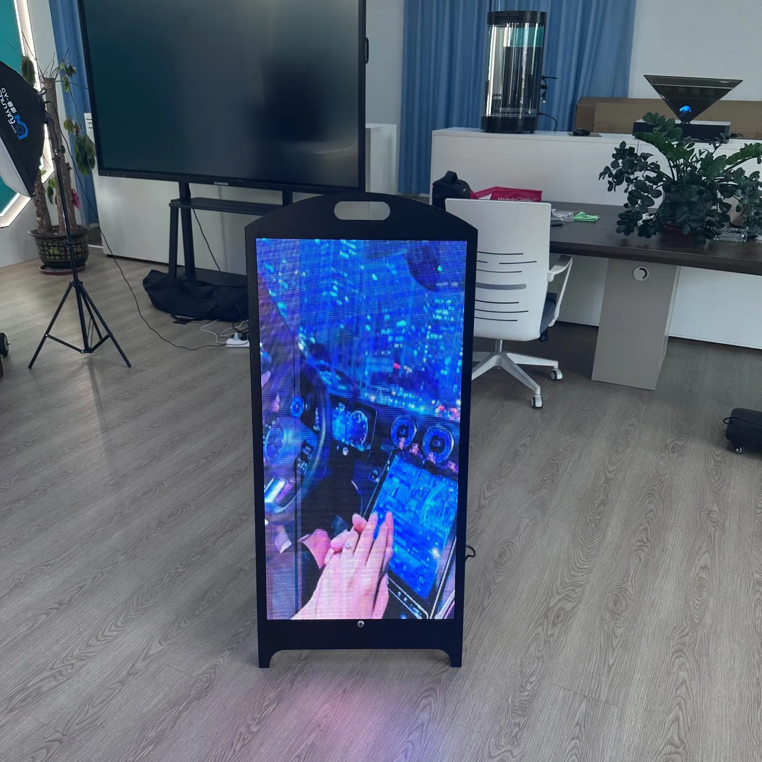 Professional Customized Manufacturer Outdoor Screen Digital Signage Advertising LED Display