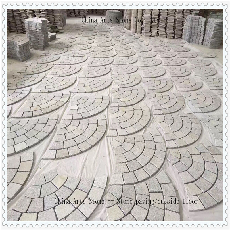 Non-Slip/ Flamed/ Nature Split Granite Back-Net Paving Tile for Square or Garden