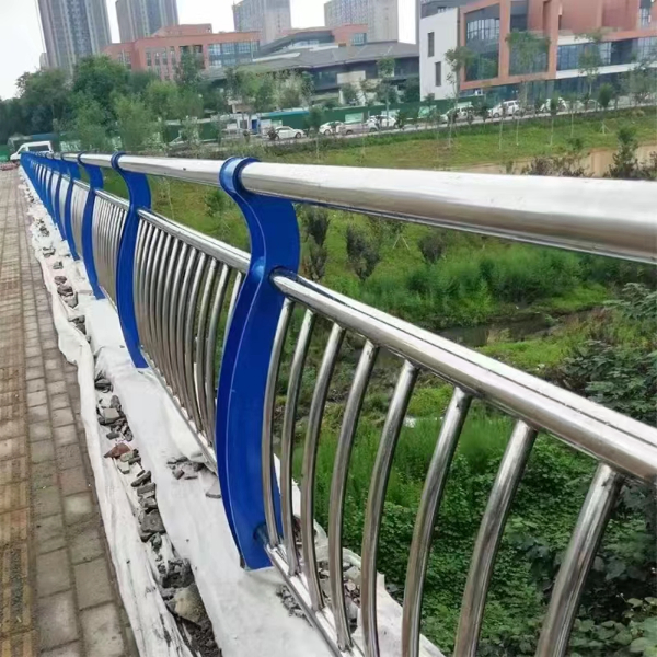 Customized Stainless Steel Pipes Composite Steel Traffic Safety Barrier Bridge Crash Guardrail for Safety