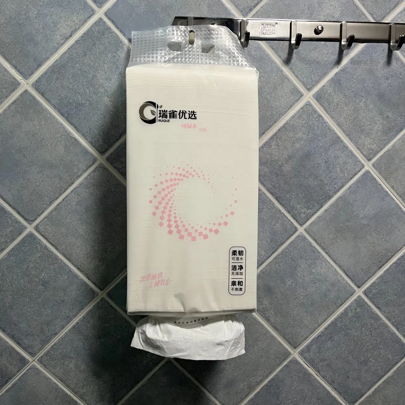 Factory Prices Wholesale Large Capacity Wall Hanging Facial Tissue Custom Tissue Paper Soft Pack