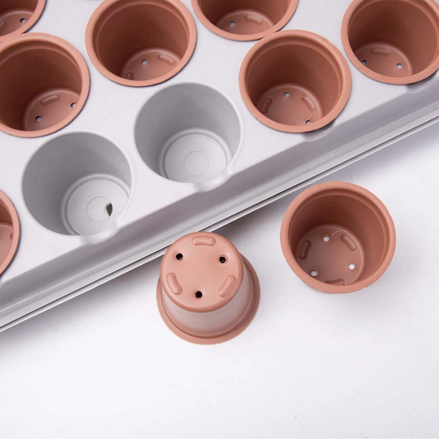 White Plastic Seedling Tray Disposable Plant Propagation Tray