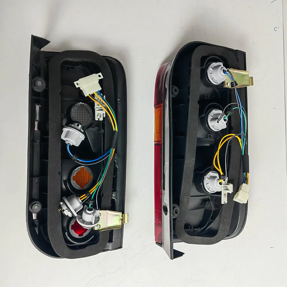 Задний фонарь Toyota Hiace RZH133 (1986-2004)