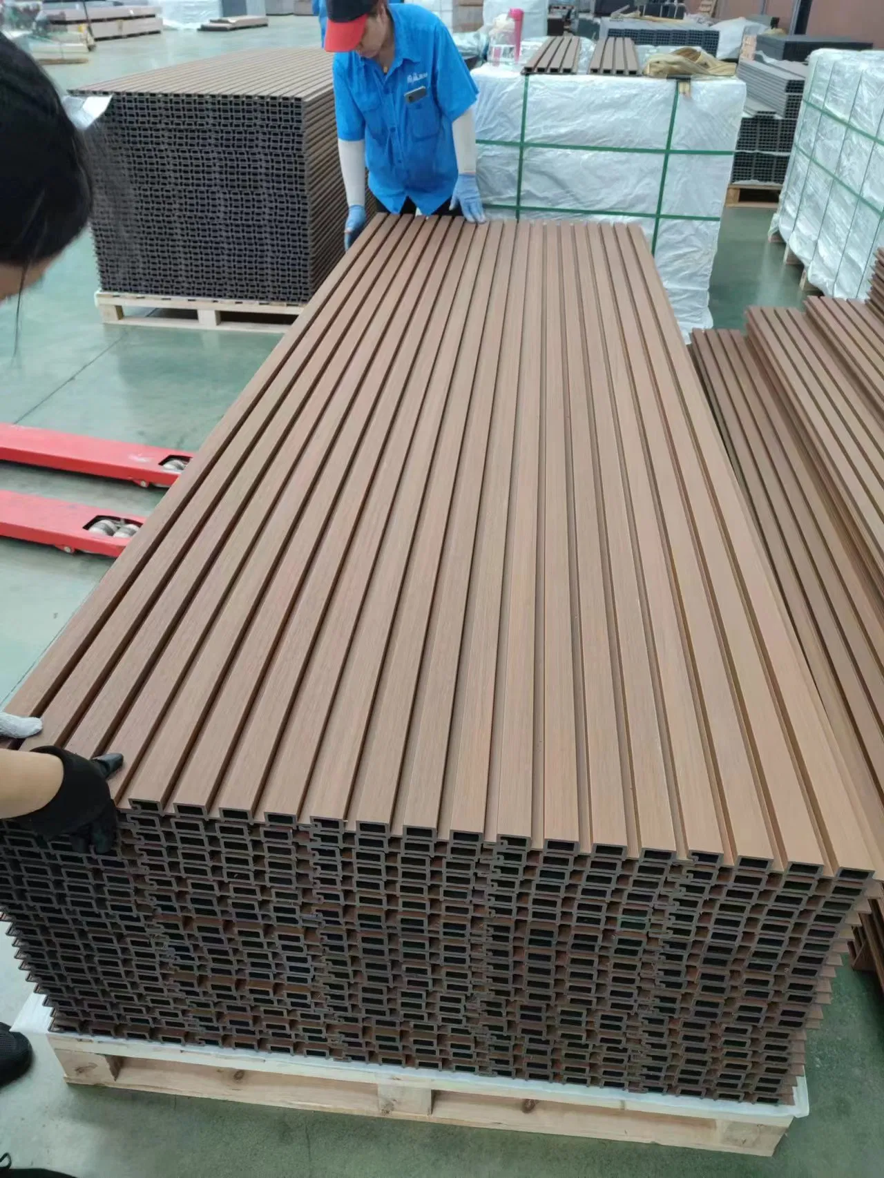 Durable WPC Exterior Wall Cladding Weatherproof Composite Wall Board