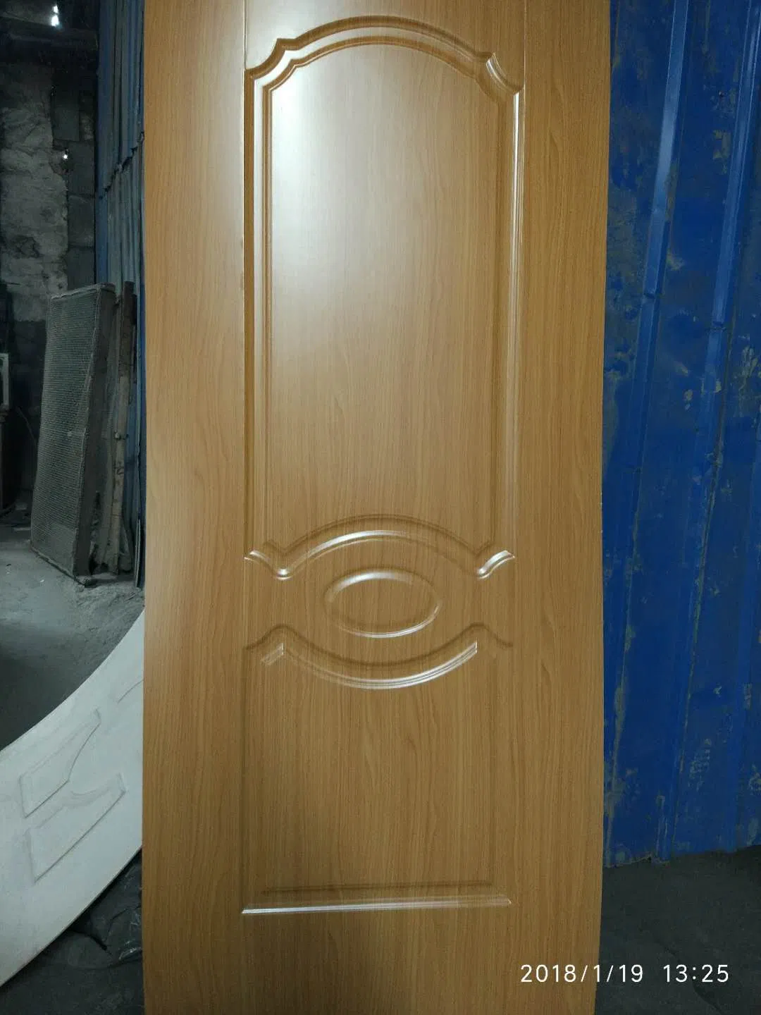 Door Skins of Different Styles and Colors Are Used for Wooden Door Decoration