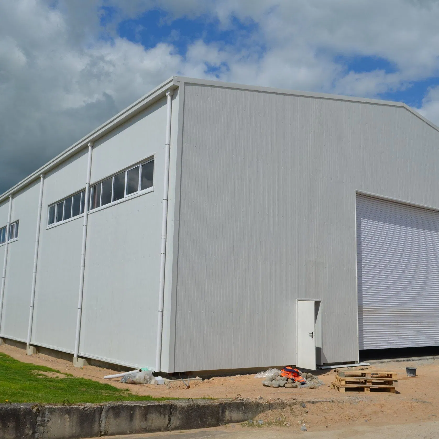 Low Cost Light Steel Structure H-Beam Prefabricated Building Metal Construction Prefab/Prefabricated Design Frame Workshop