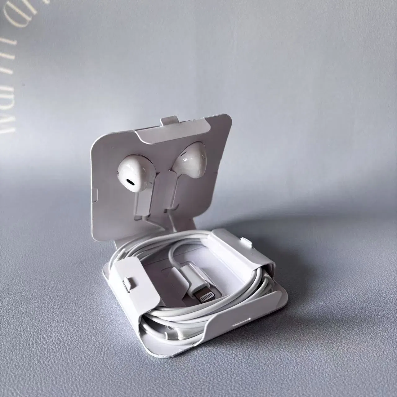 Беспроводные наушники-петличка Hands-Free с кабелем