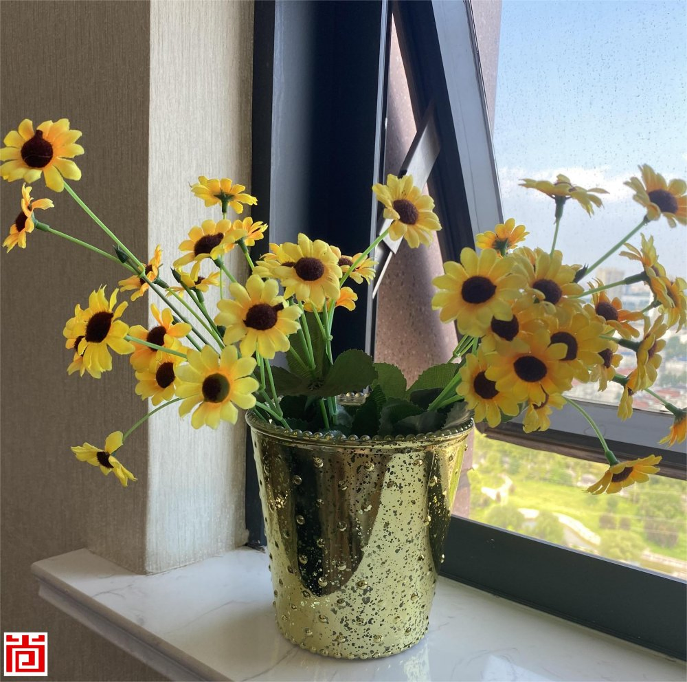 Ваза стеклянная с позолотой и горошком