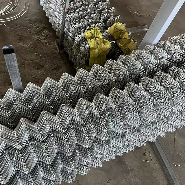 Chain Link Wire Mesh Fence Diamond Mesh Hot DIP Galvanized Security-Fence Playground Temporary Stadium PVC Coated