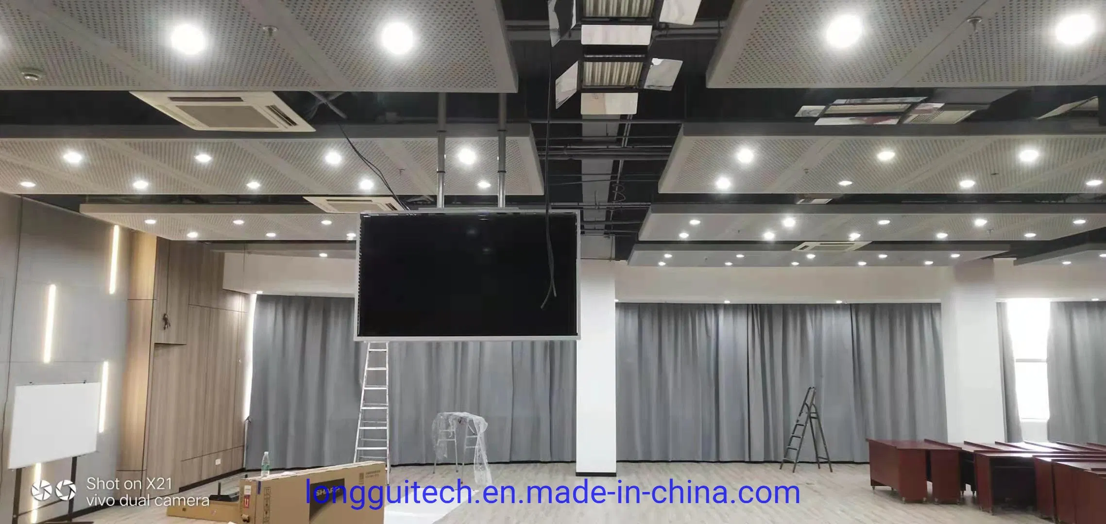 Беспроводной кронштейн для ТВ с электроподъемом и поворотом