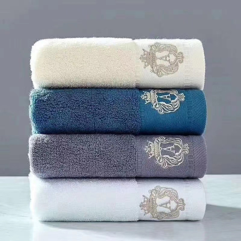 Pure Cotton Towel with Hotel Amenities for Guest Room Using