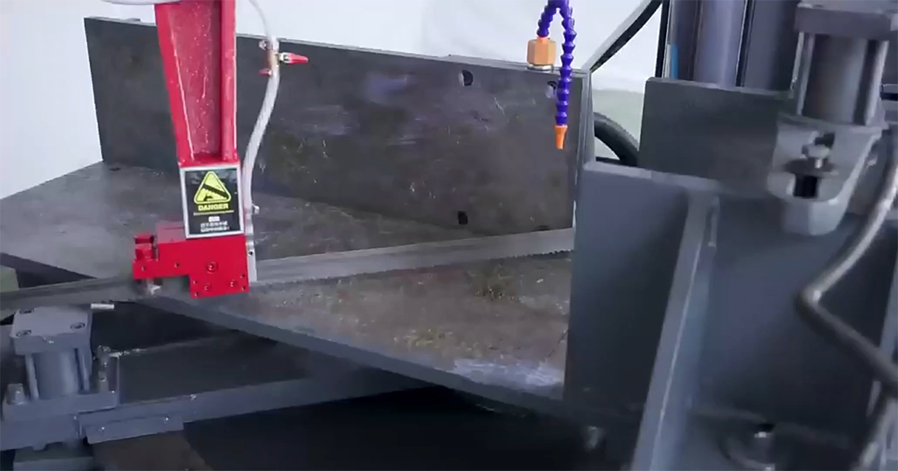 Станок ленточнопильный горизонтальный с поворотным столом по металлу