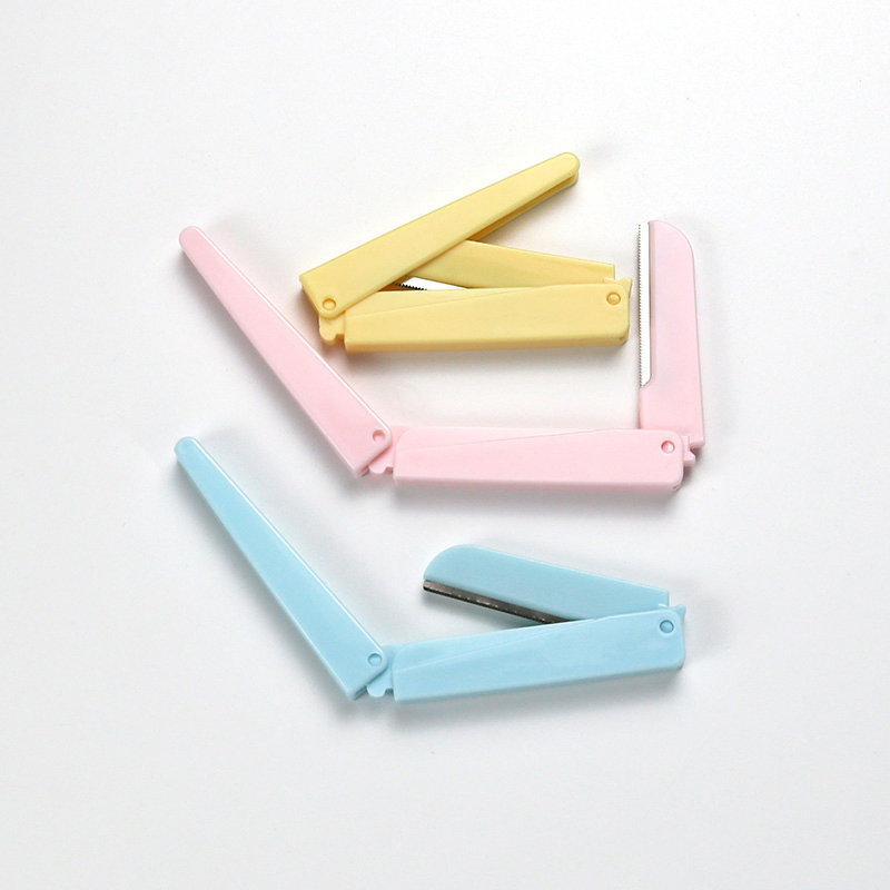 Compact Eyebrow Trimmer for Quick and Easy Styling