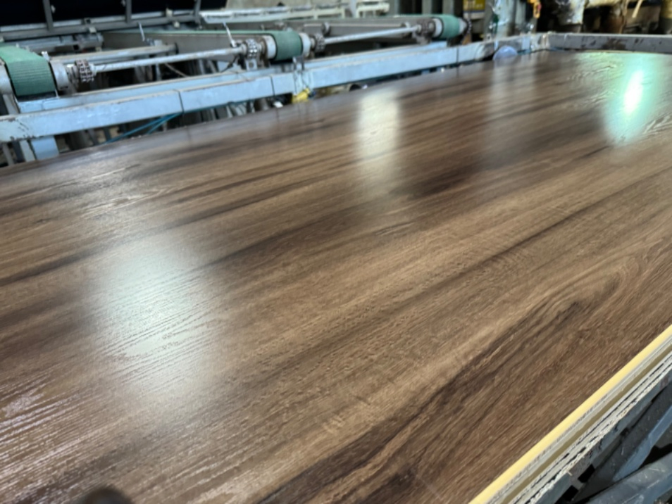 15mm MDF Wood Faced Oak Melamine Plywood Fiberboard for Furniture Decorative and Cabinets Wardrobe