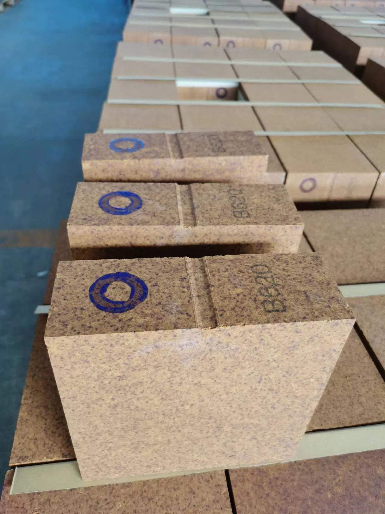 Магнезито-герцинитовый кирпич LZR для зоны обжига