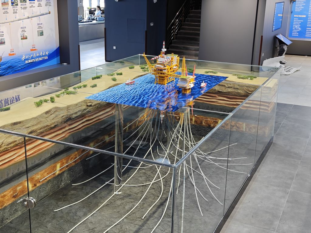 Distinctive Marine Operation Model Display Sculpture Hand-Made for Offices