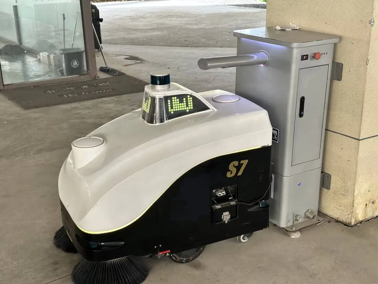 Outdoor Sweeping Robot Unmanned Ai-Enpowered Self-Driving Road Sweeper for Medium-Large Scenarios