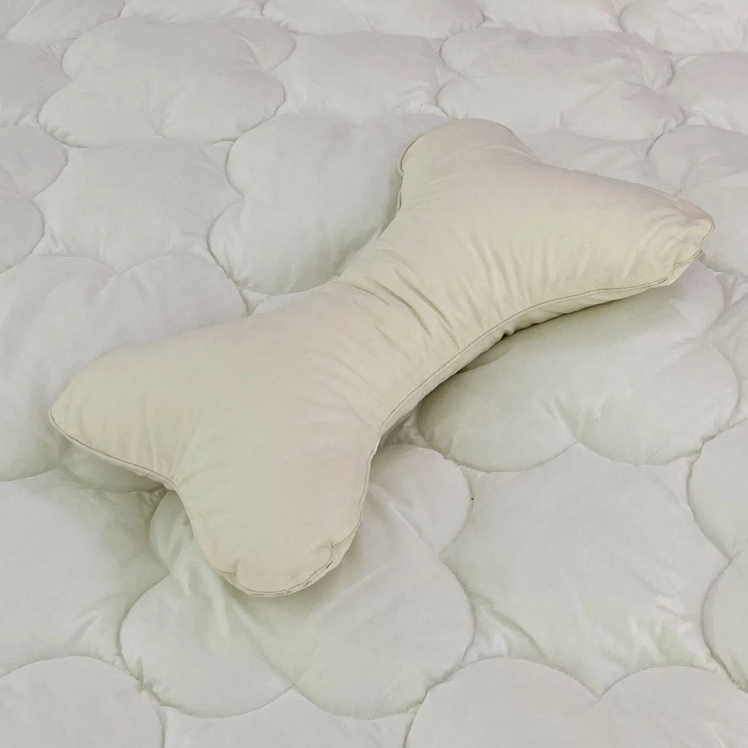 Customized White Portable Travel Velvet Resistant Worsted Cotton Exquisite Bone Pillow with Nylon Zipper