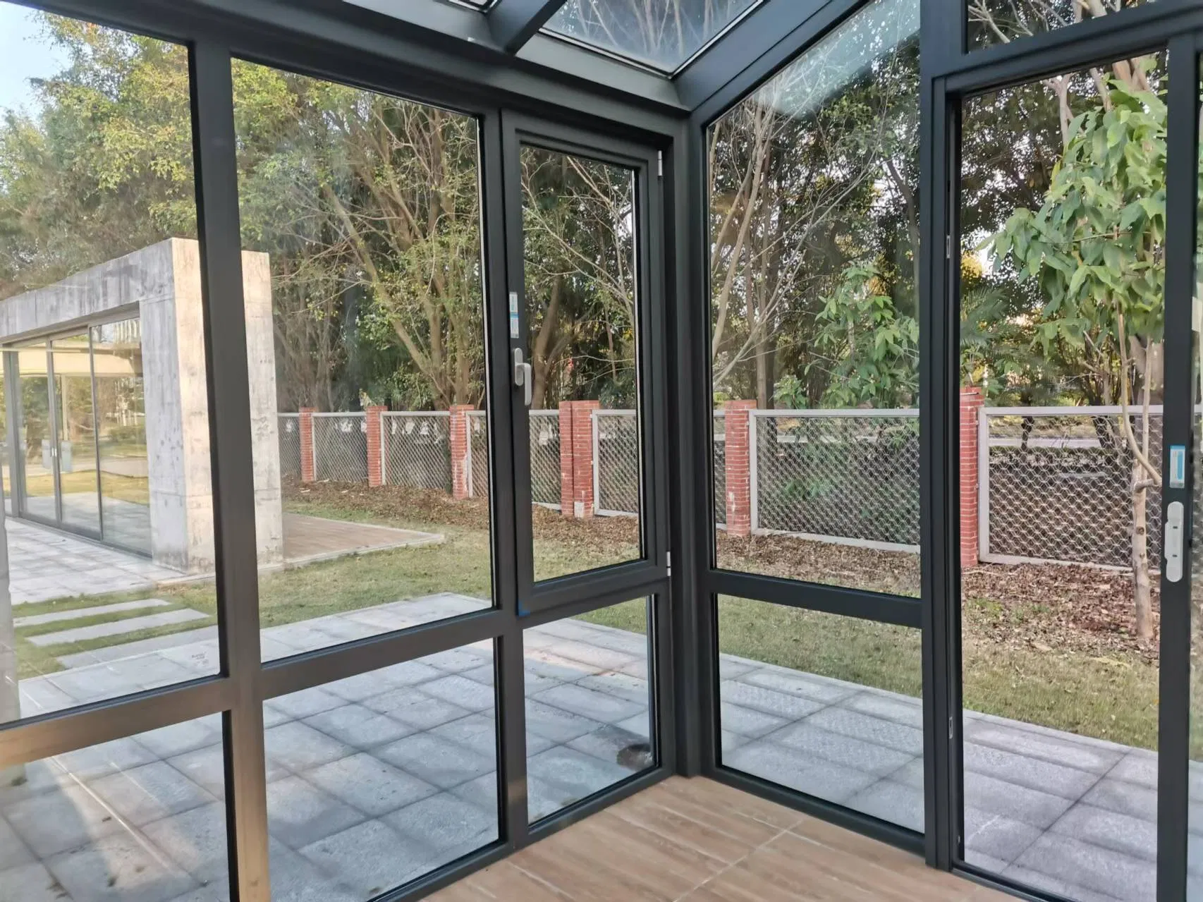 Customized Outdoor Soundproof and Heat-Insulated Sealed Aluminum Alloy Glass Sunroom