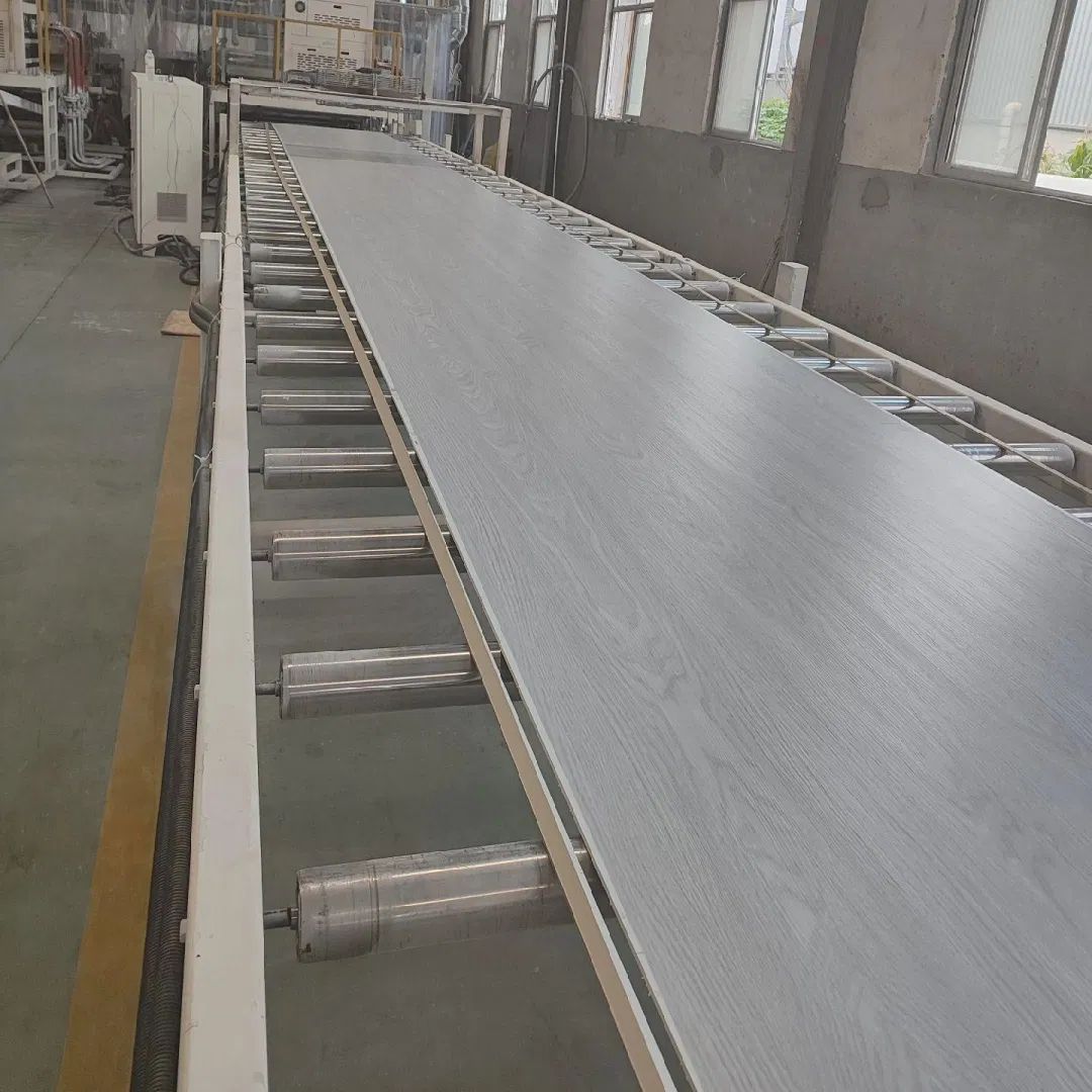 Бюджетная SPC-плитка 4мм с подложкой, 0.3мм защитный слой