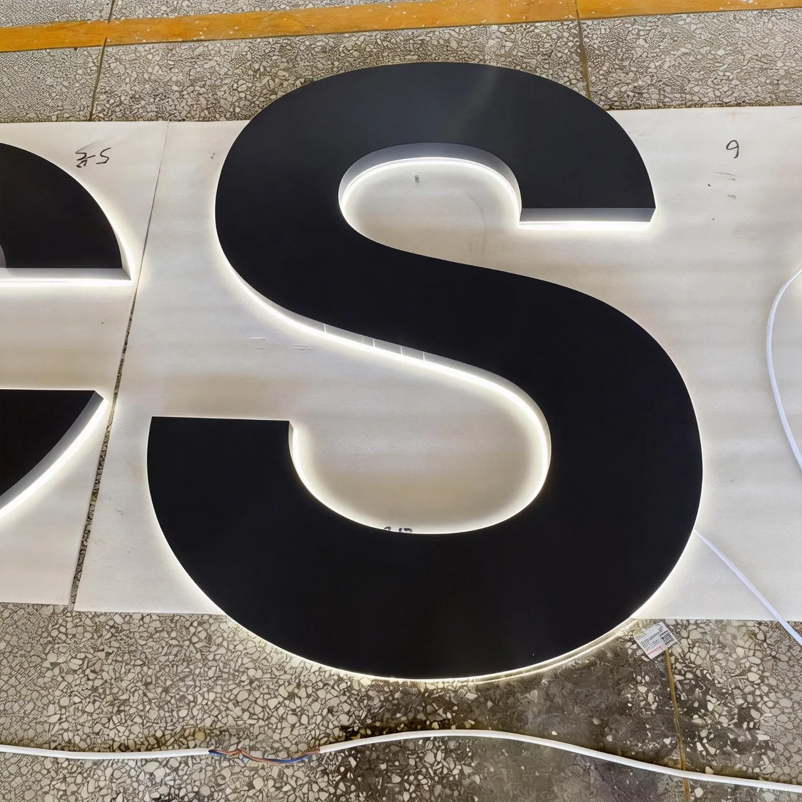 LED Box Letter Sign for Brand Logo and Advertising Needs