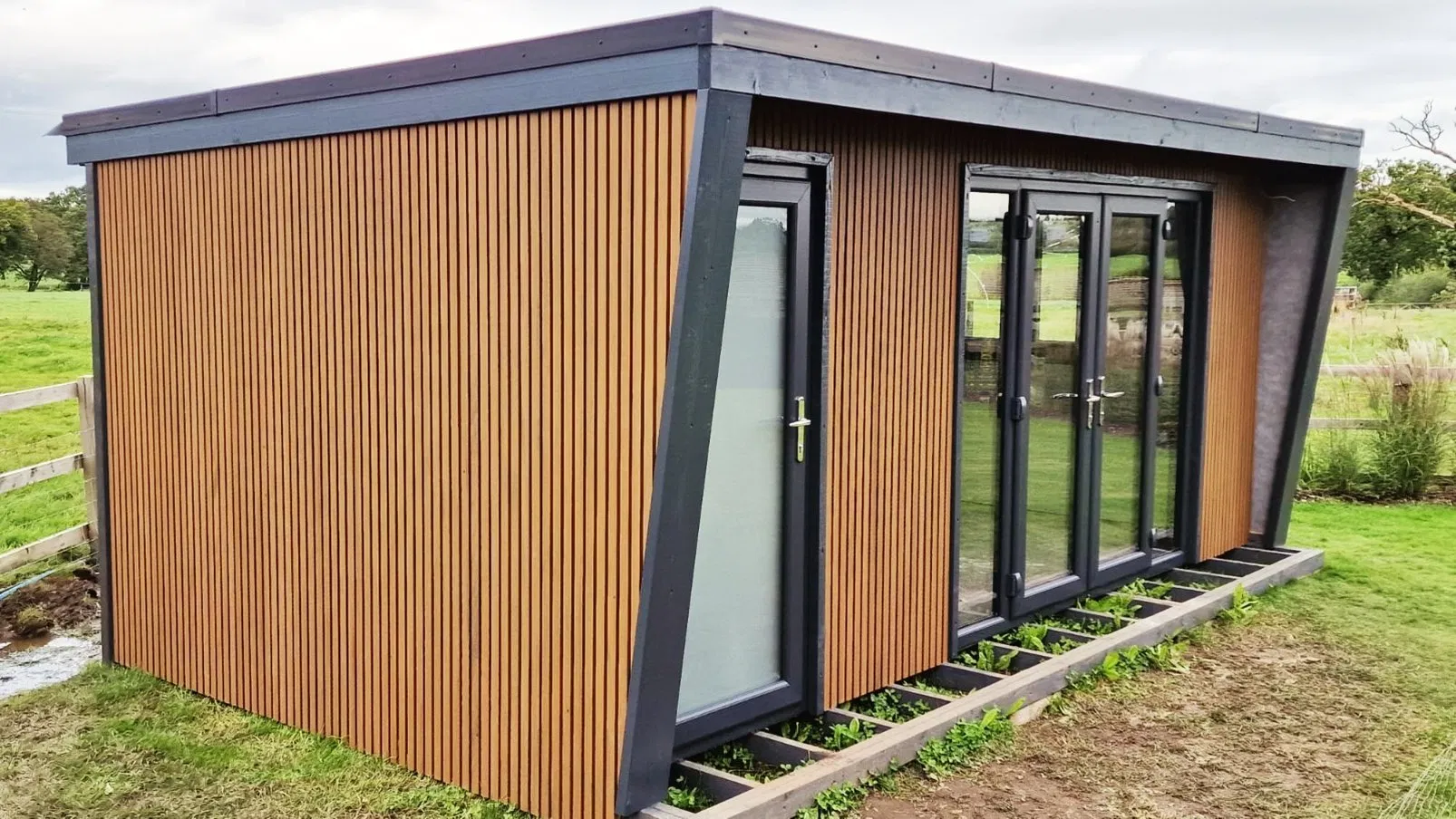 Ocox Wholesale Building Material Interior Home Decor Wood Plastic Composite PVC Cladding WPC Wall Panel