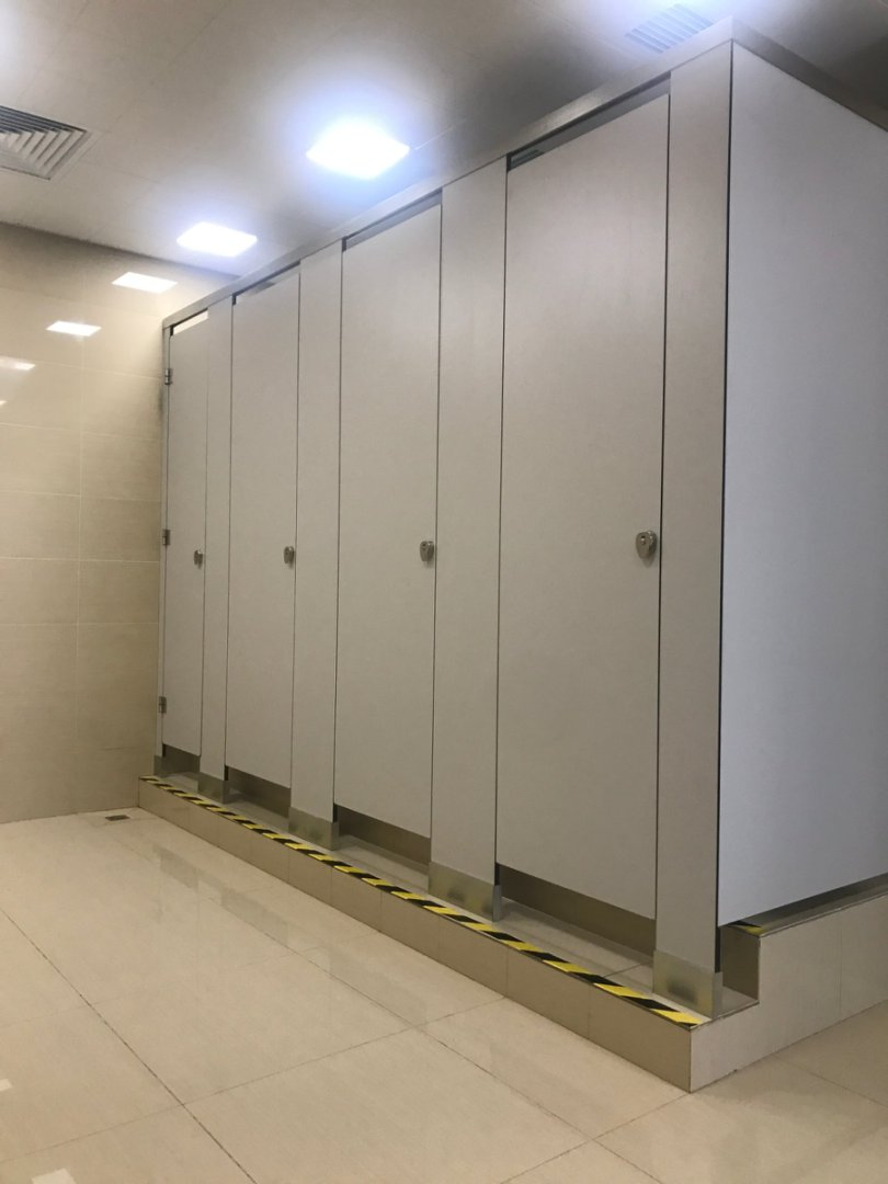 Factory Direct Able to Customize Phenolic Toilet Partitions