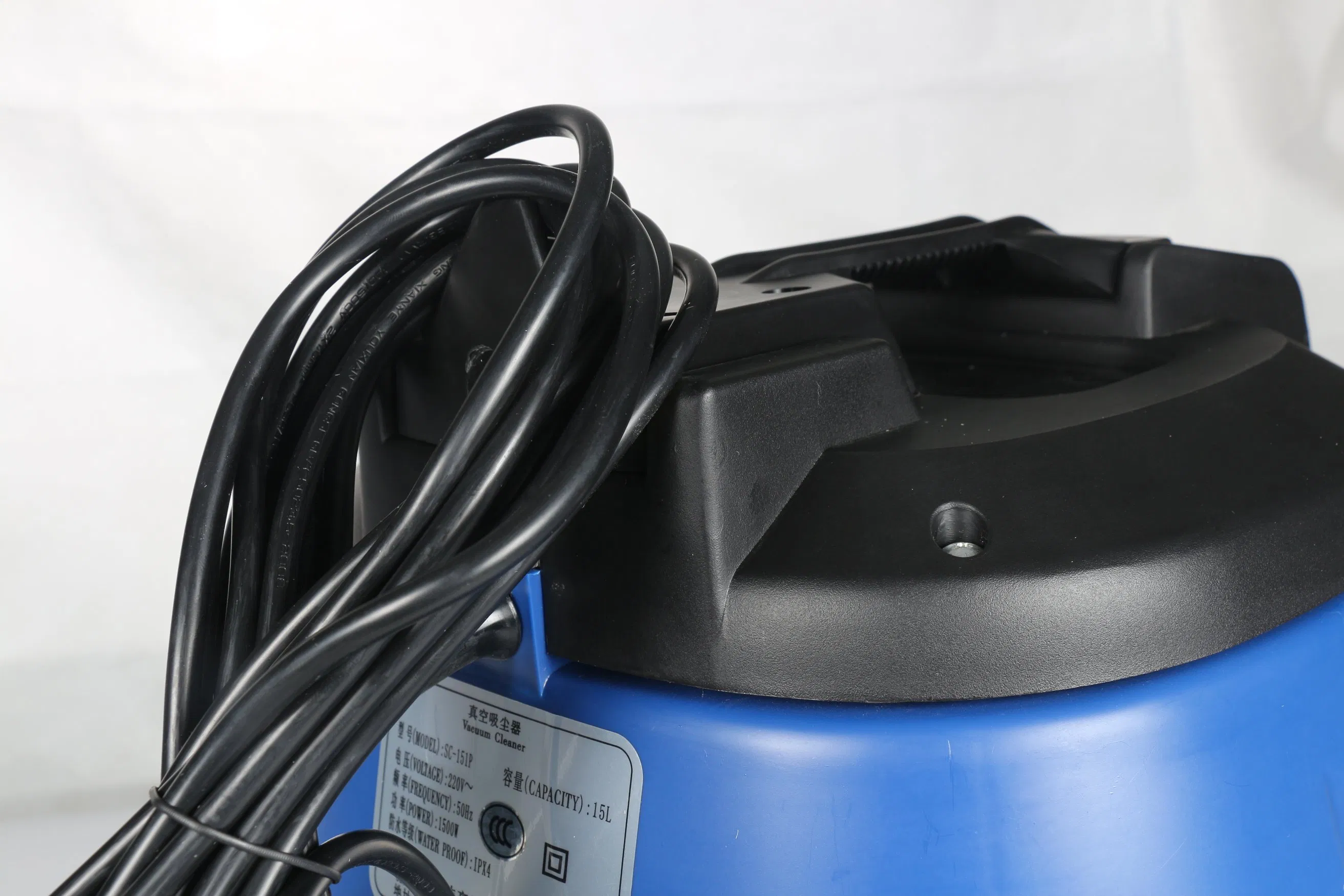 30L Plastic Tank Wet and Dry Vacuum Cleaner with CE