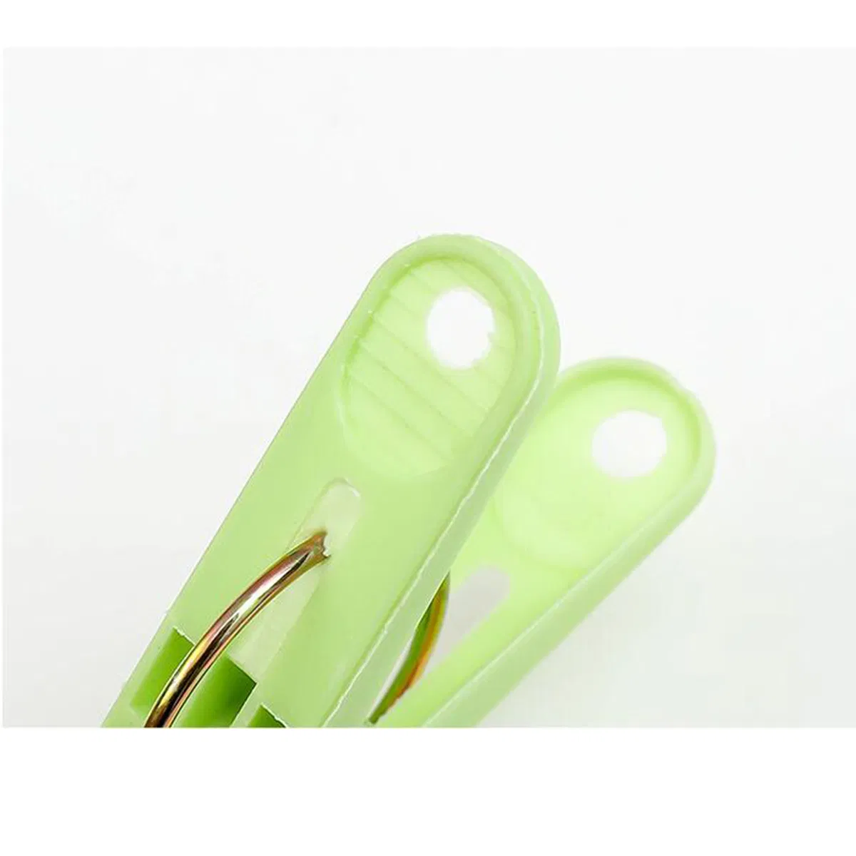 Wholesale Low Prices Colorful Plastic Heavy Duty Laundry Air-Drying Non Slip Clothes Hanger Storage Clamp Pins Clips Peg