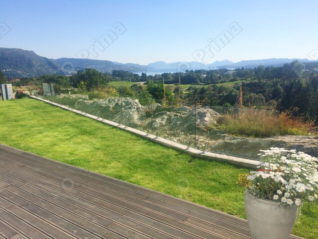 Prima Balcony Outdoor Spigot Glass Railing Carobon Steel Handrail