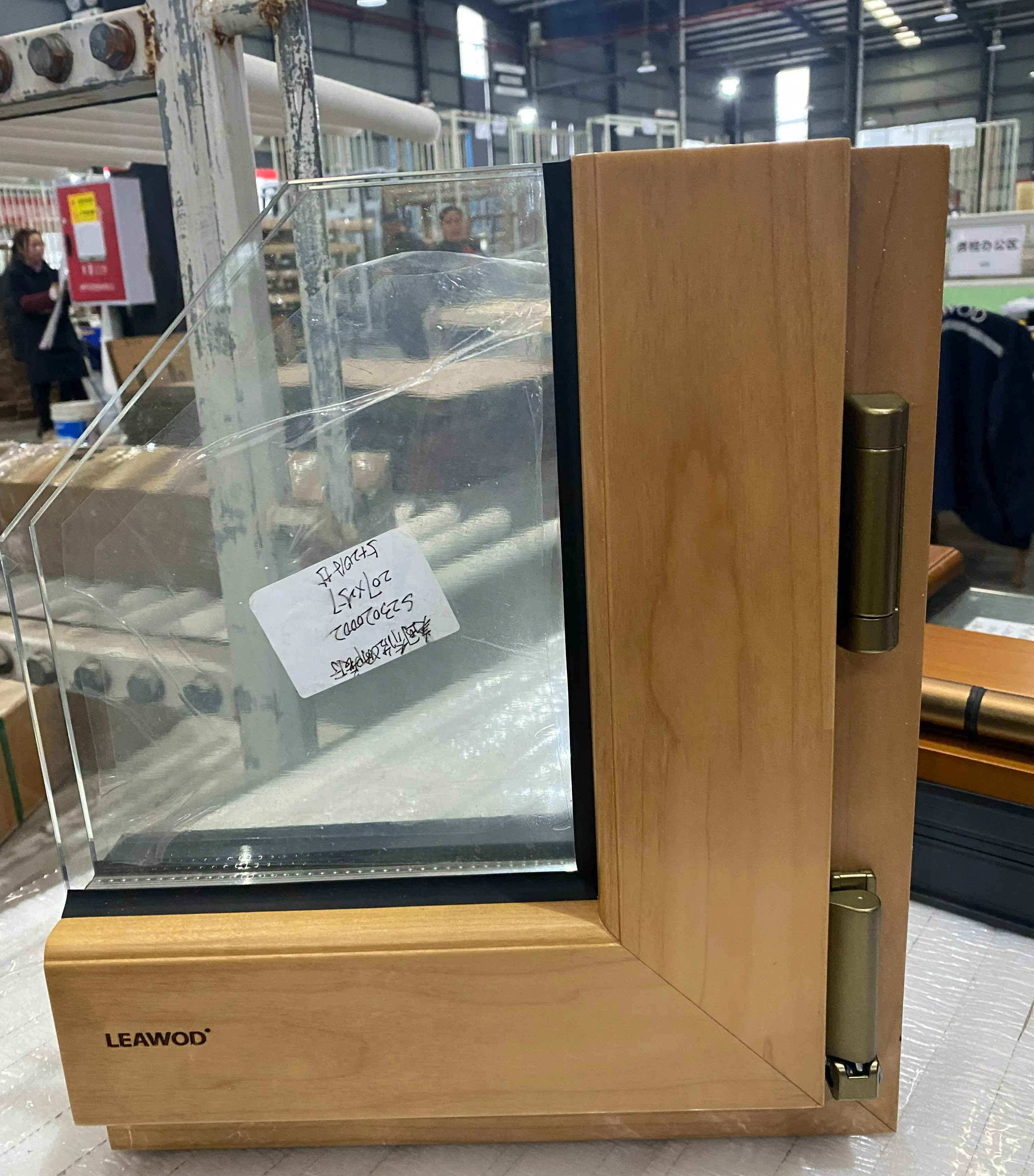 Factory Sale Wood Aluminum Composite Tilt Turn Window with Oak for Villa