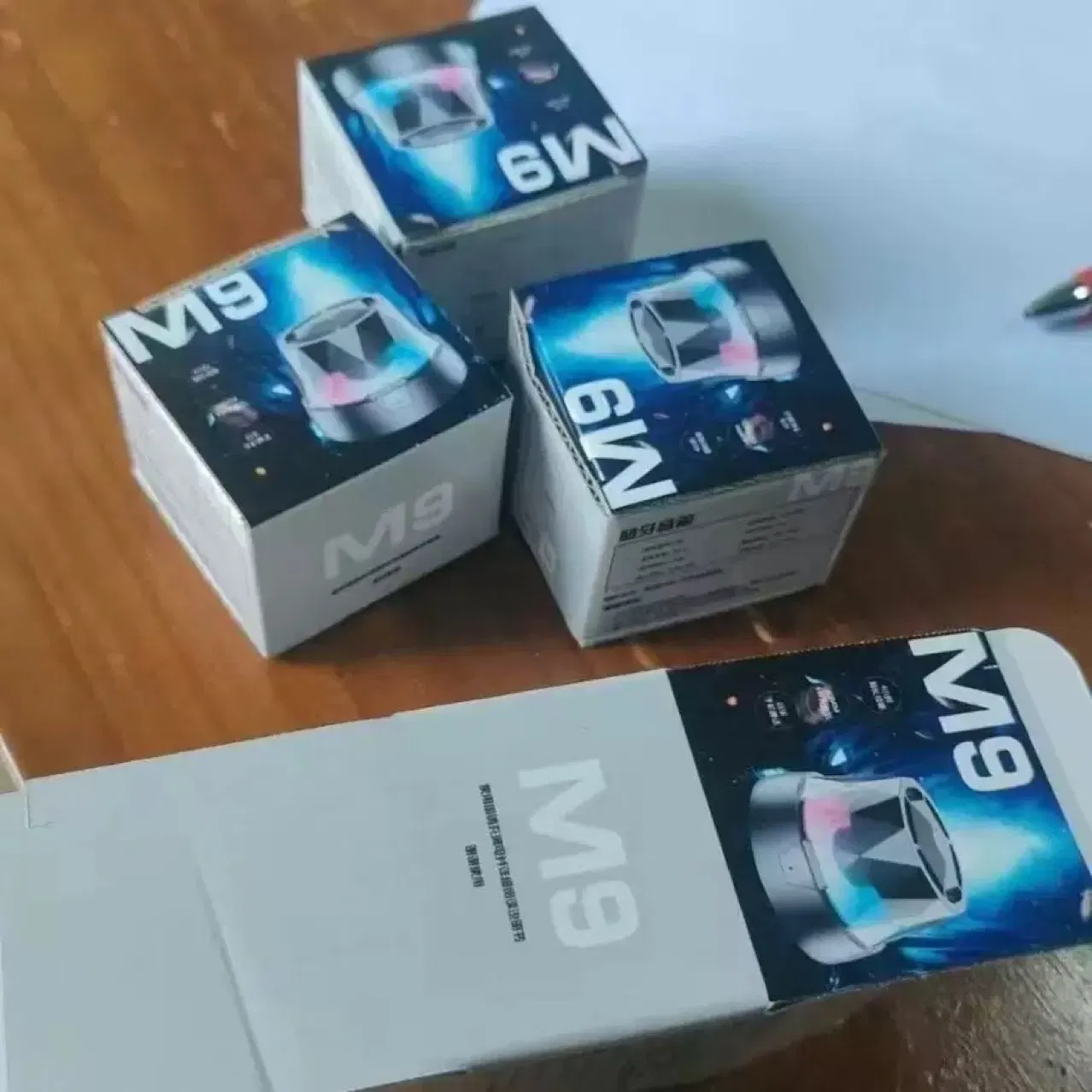Магнитный держатель-фонарик с Bluetooth-колонкой