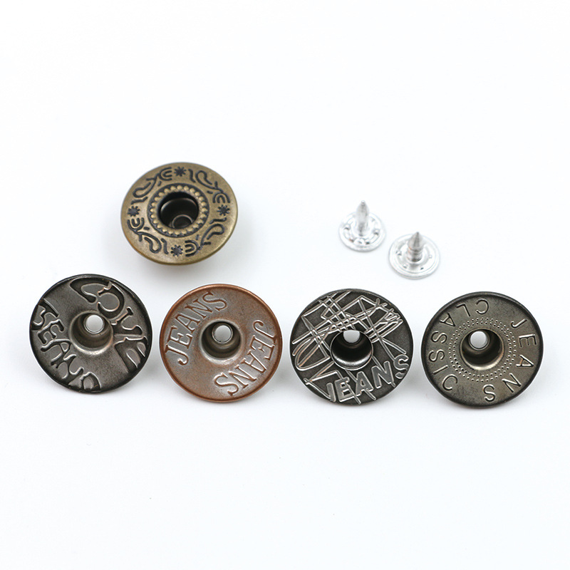 Куртка джинсовая с латунным логотипом