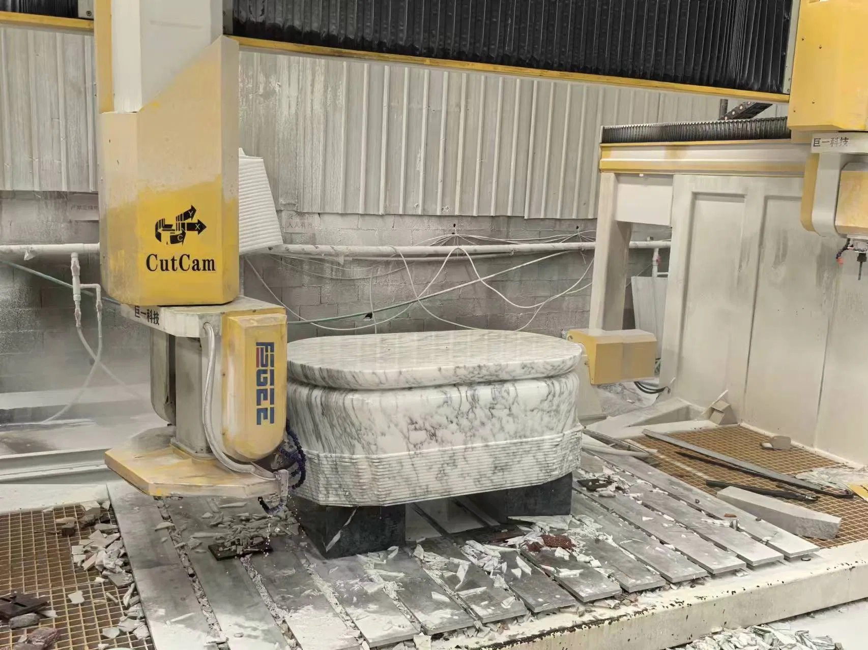 Белая мраморная ванна Arabesque