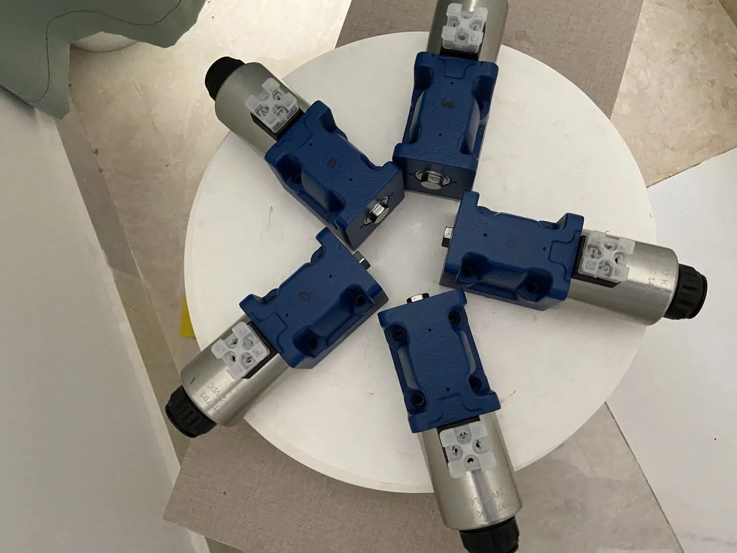 Гидравлический распределитель 4WE10D (серия 4WE10)