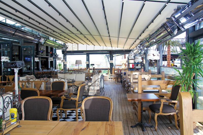 Outdoor Sun Shade Retractable Roof Awning Rainproof