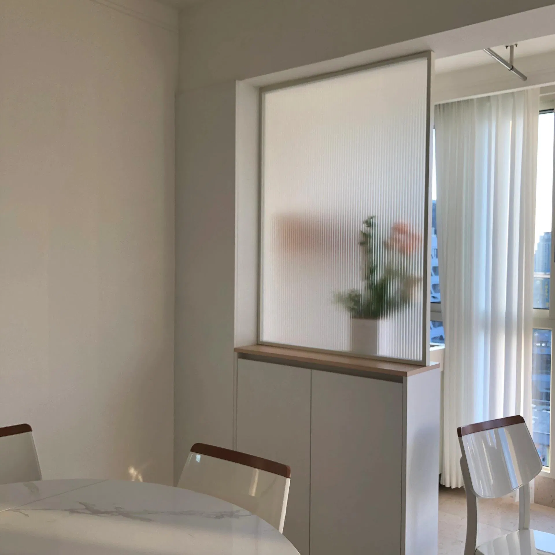 Modern Screens Room Dividers Decorative Metal Wall Panels Movable Glass Living Showcase Metal Room Partition for Living Room