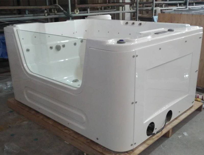 Детская ванна с гидромассажем и подсветкой для новорожденных