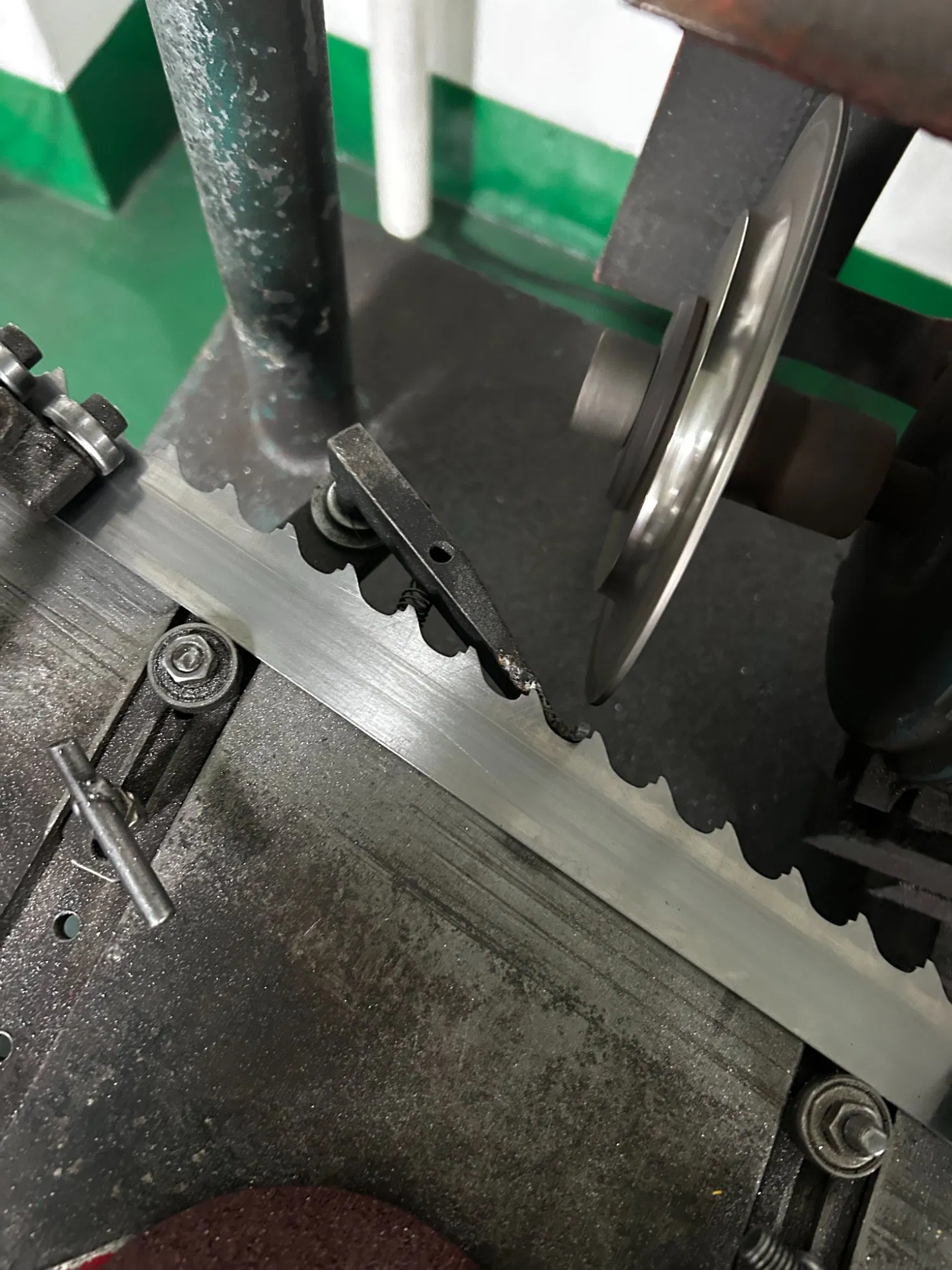 Cutting Various Types of Metals (steel, stainless steel, copper, aluminum, alloys)