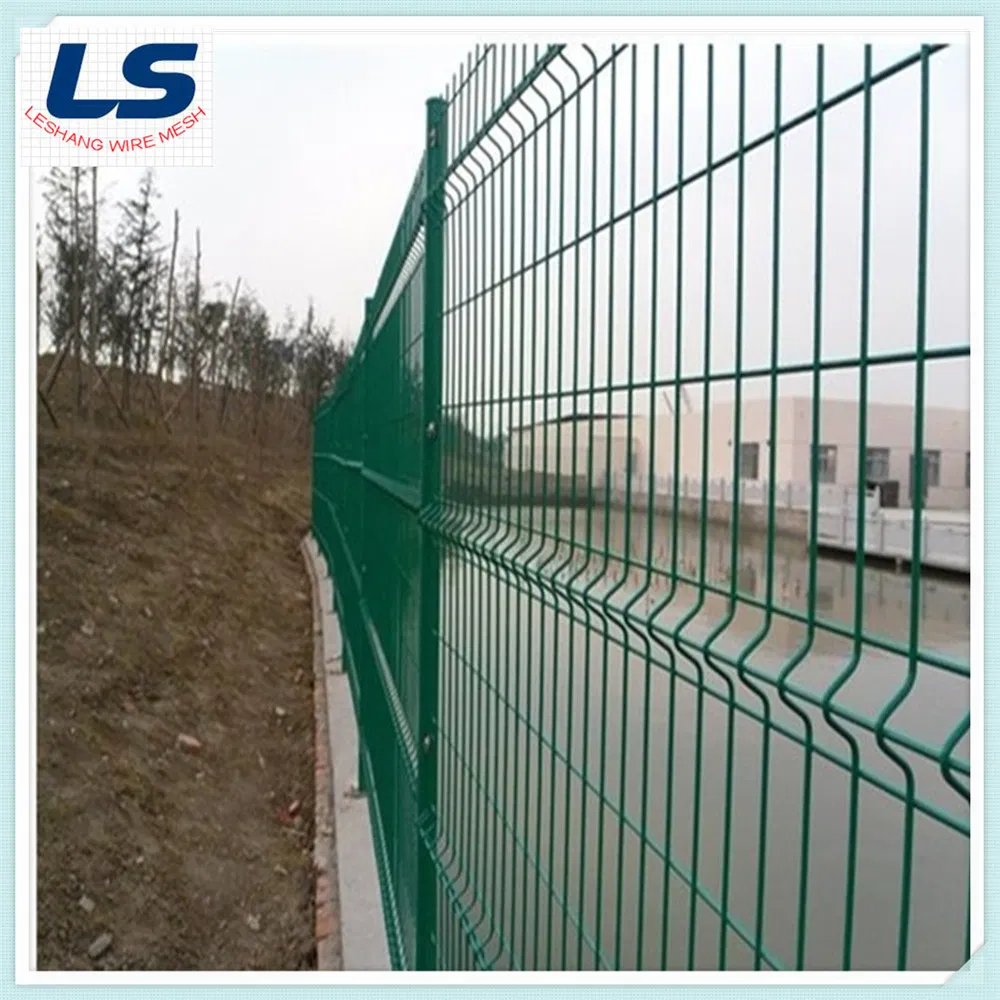 Wire Mesh Fence in Triangular Bend