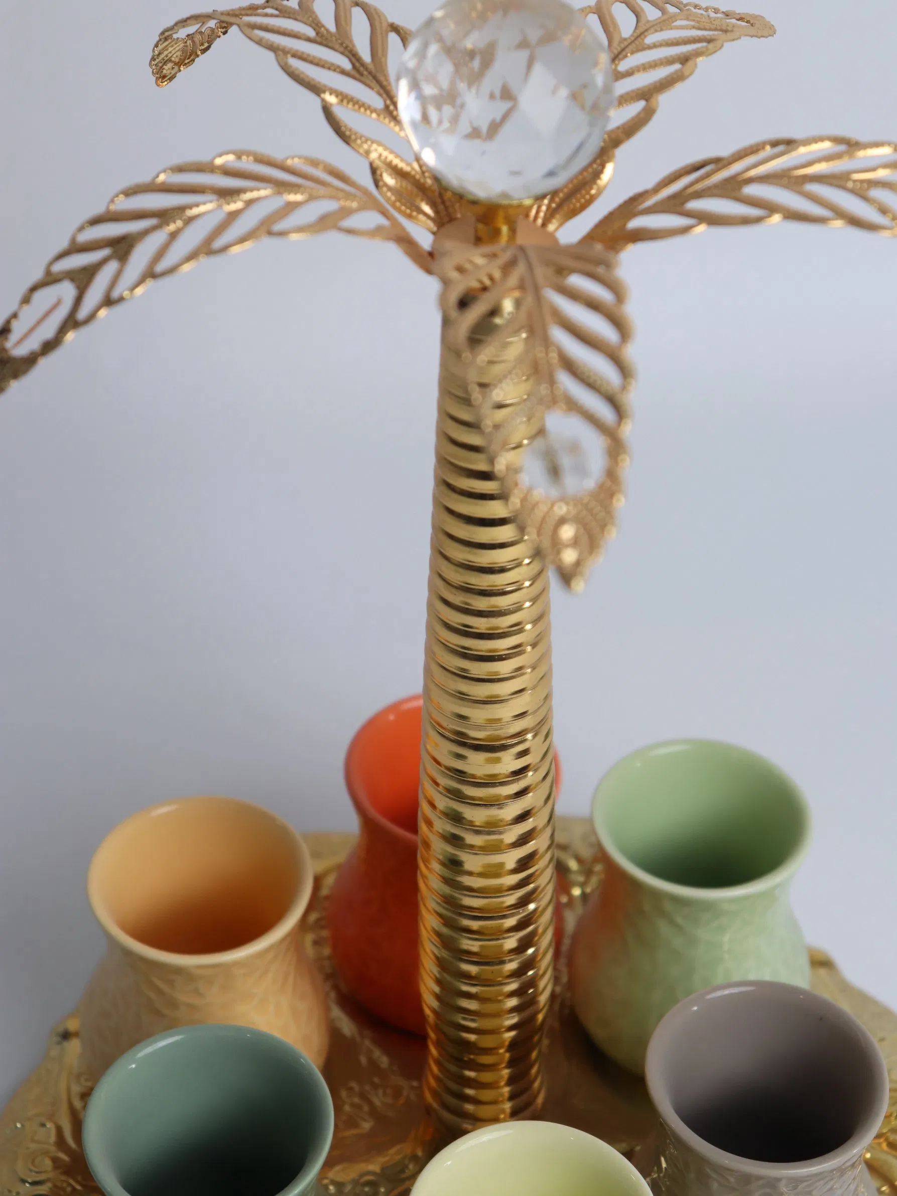 Elegant Gold Plated Iron Crockery Tray Set with Plastic Bowl