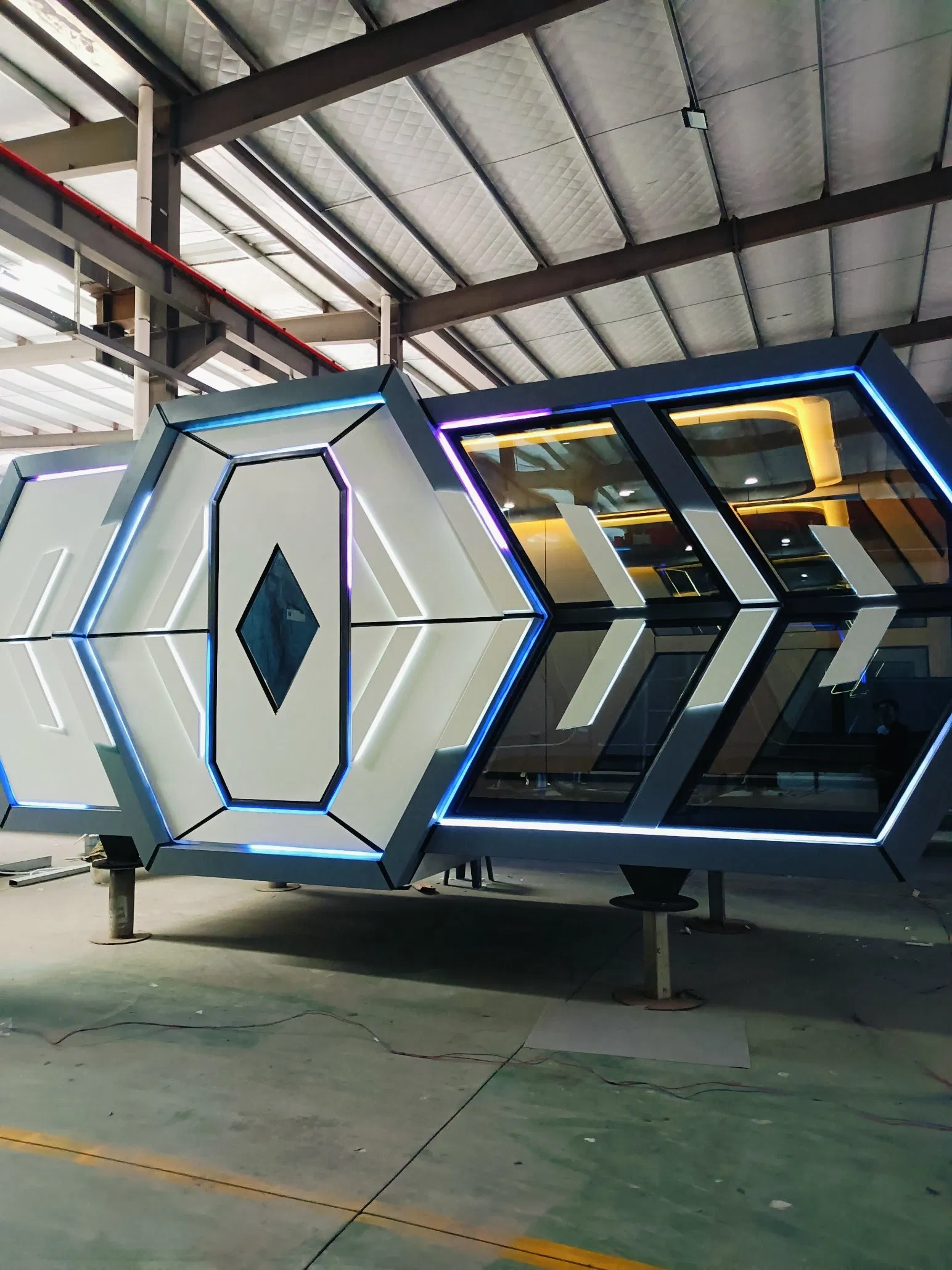 Shiny Tiny Mobile Home Capsule Prefabricated House