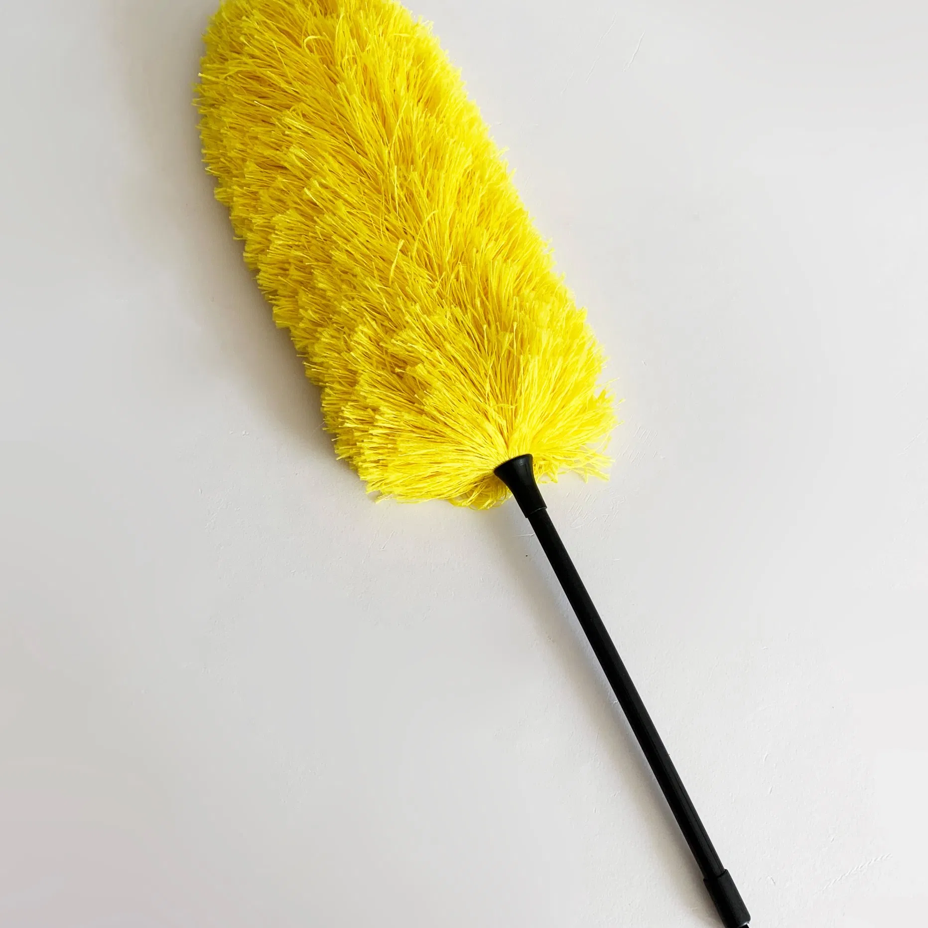Wholesales Price Durable Flexible Soft Large Surface Static Fluffy Dusting Cleaner with PP Block Microfibre Duster Head and PVC Handle for Furniture Cleaning