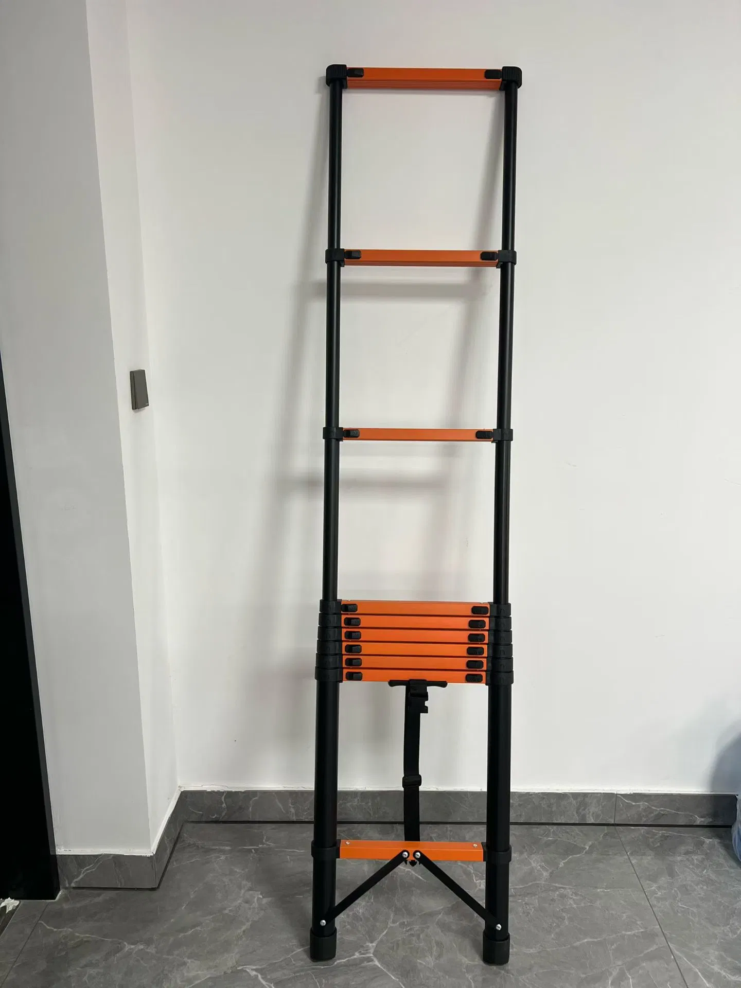 Compact 2.3meter Steel Telescopic Ladder for Easy Outdoor Access