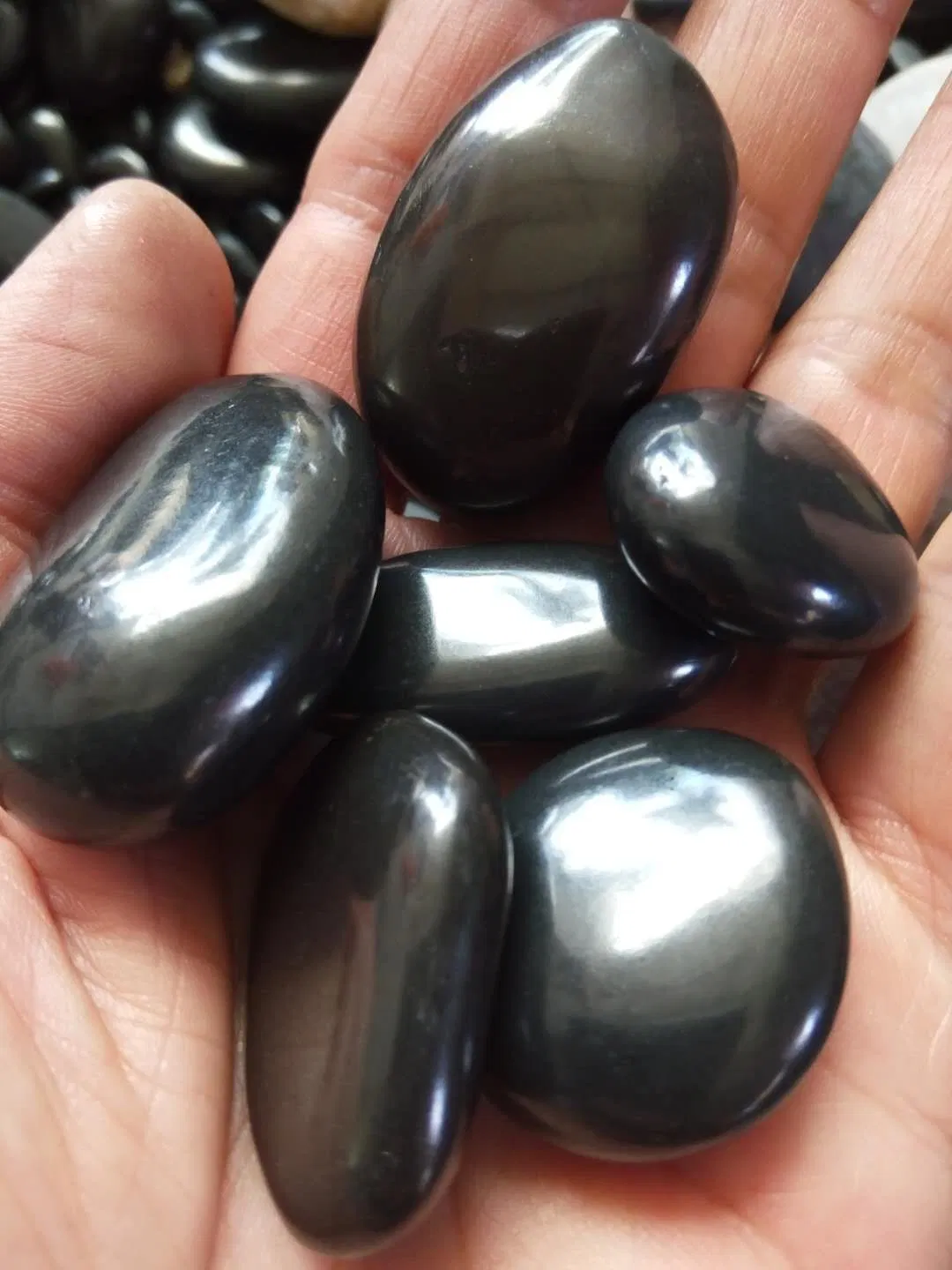 Natural Black Polished Rolling Stones/Gravel/River Pebbles, with Smooth Surfaces, Used for Landscaping